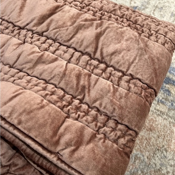 NWOT Anthropologie Lustered Velvet Alastair TWIN Quilt In Peach - Picture 7 of 7
